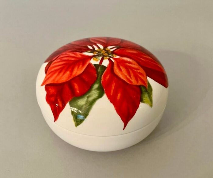 1990s villeroy and boch poinsettia trinket candy box in winter flowers made in luxembourg 4849