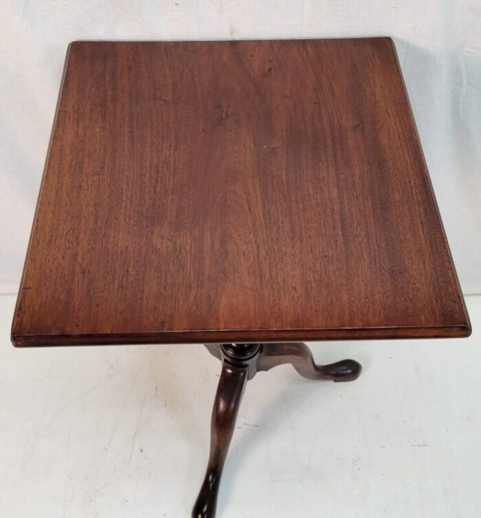 antique early 19th century queen anne mahogany square tilt top accent table 0000