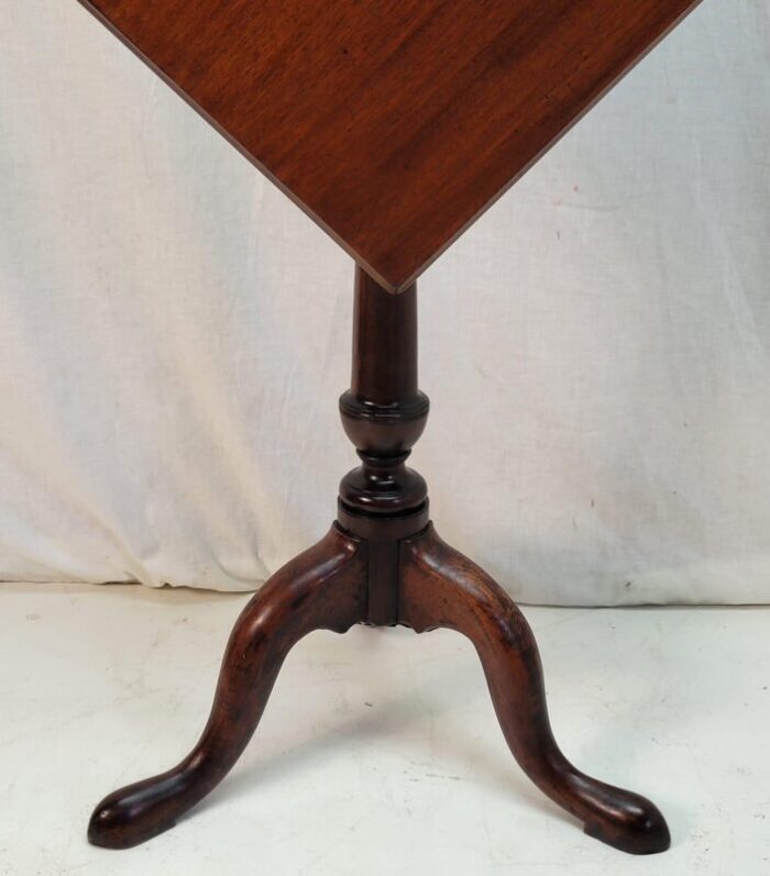 antique early 19th century queen anne mahogany square tilt top accent table 3463