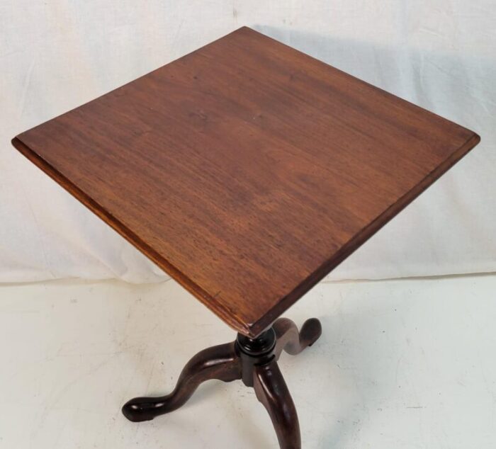 antique early 19th century queen anne mahogany square tilt top accent table 8582