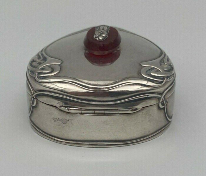 art nouveau box in silver 3