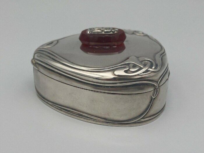 art nouveau box in silver 4