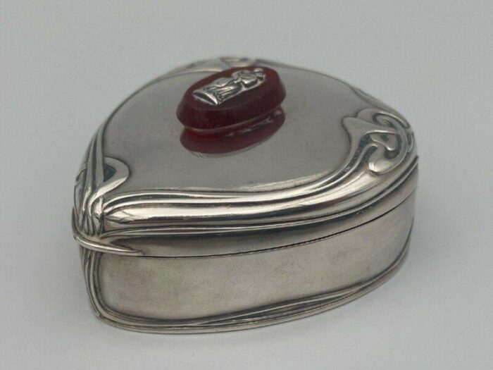 art nouveau box in silver 5