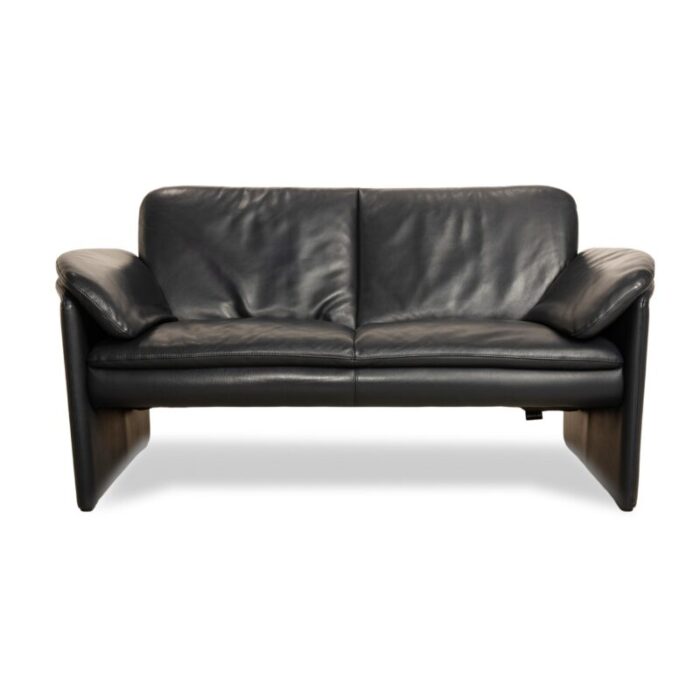 bora leather two seater sofa from leolux 0186