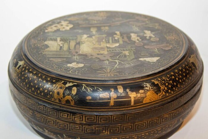 chinese export round box black lacquered gilt painted covered box 1950s 1924