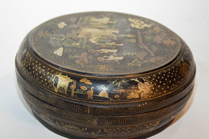 chinese export round box black lacquered gilt painted covered box 1950s 3094