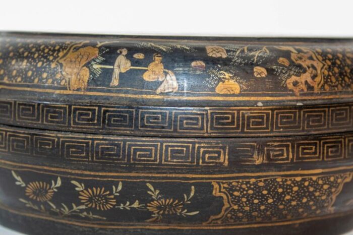 chinese export round box black lacquered gilt painted covered box 1950s 3226