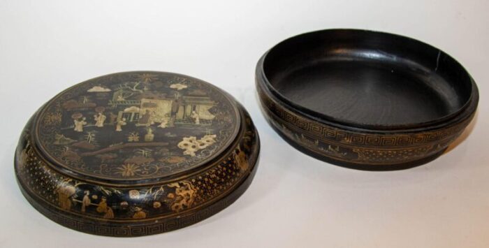 chinese export round box black lacquered gilt painted covered box 1950s 5848