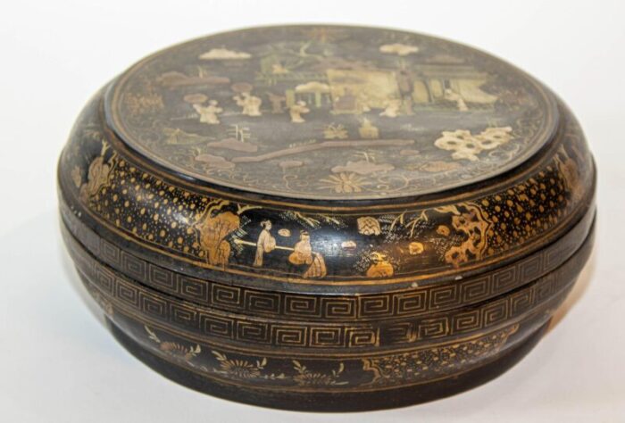 chinese export round box black lacquered gilt painted covered box 1950s 6393