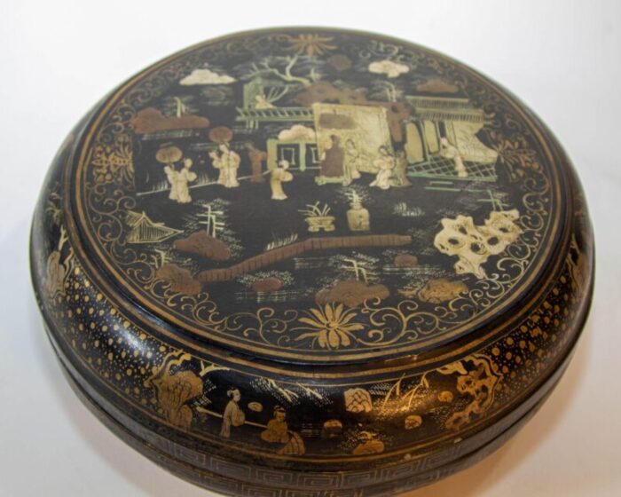 chinese export round box black lacquered gilt painted covered box 1950s 7028