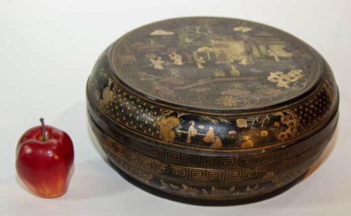 chinese export round box black lacquered gilt painted covered box 1950s 7712