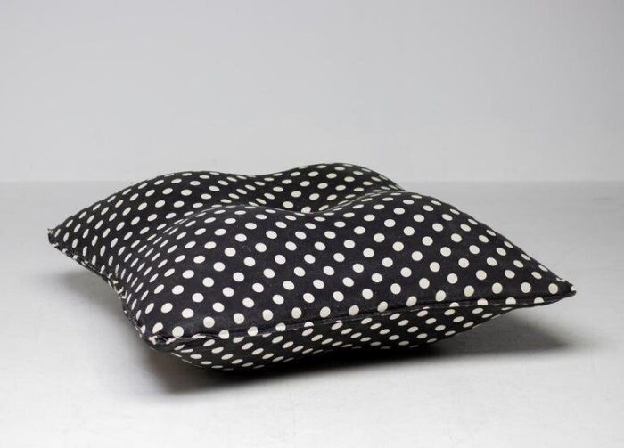 dot pillow from gufram 2