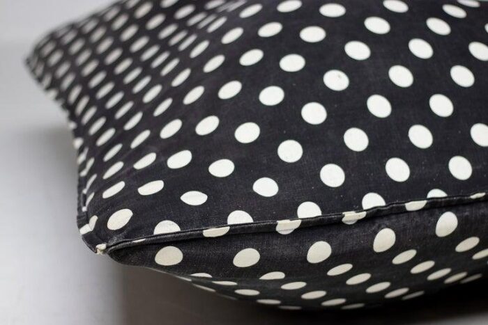 dot pillow from gufram 5