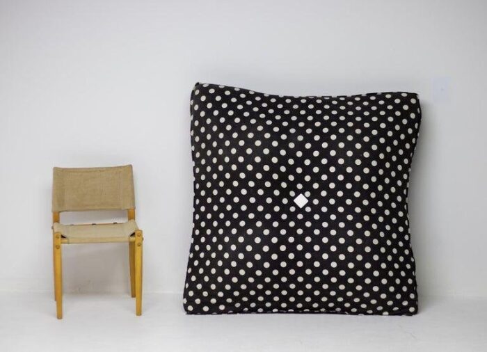 dot pillow from gufram 6