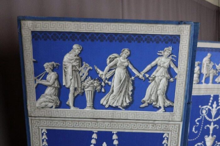 grisaille screen with blue background 3