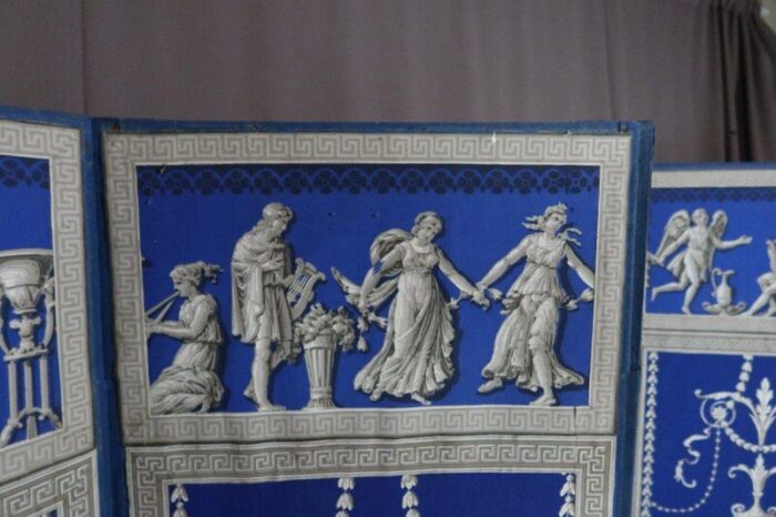 grisaille screen with blue background 5