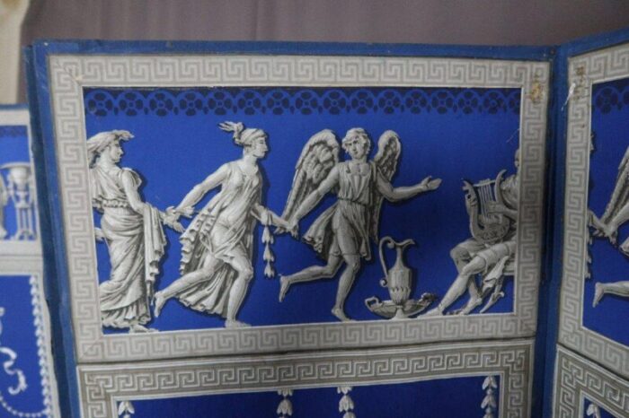 grisaille screen with blue background 6