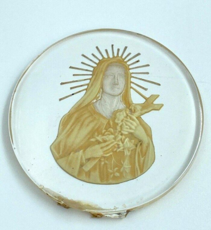 holy religious intaglio in glass 1