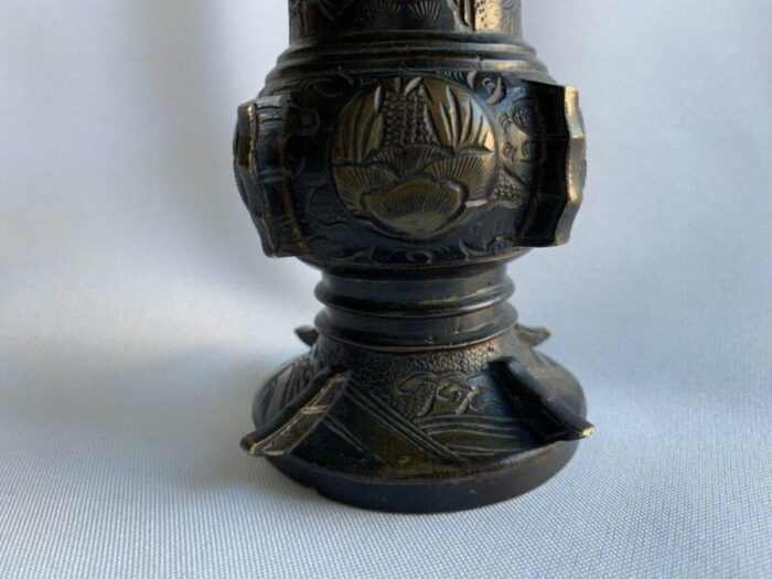 japanese vase in bronze with gilding decor of animals 8