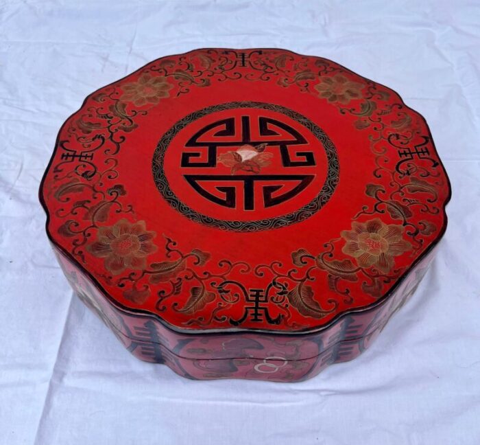 large antique chinese red lacquered round box 0652