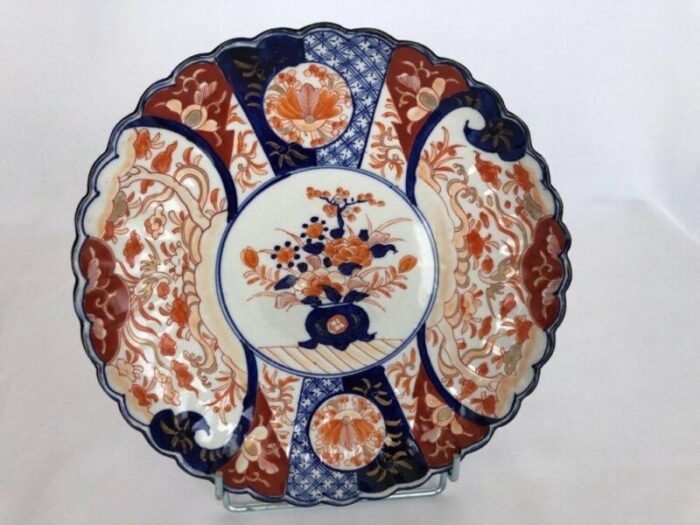 large antique japanese dish in porcelain with seal 1