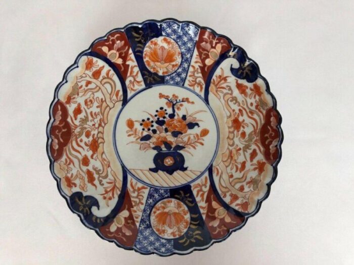 large antique japanese dish in porcelain with seal 4