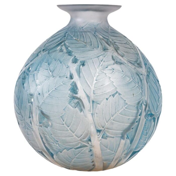 milan vase in clear glass by lalique 1