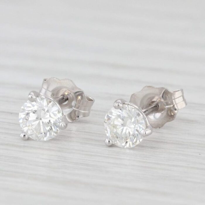 new 052ctw diamond solitaire stud earrings 18k white gold 2 pieces 0682