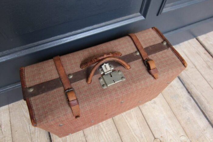 post carriage travel case 10