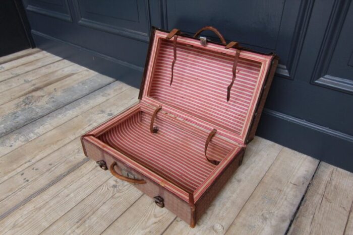 post carriage travel case 8