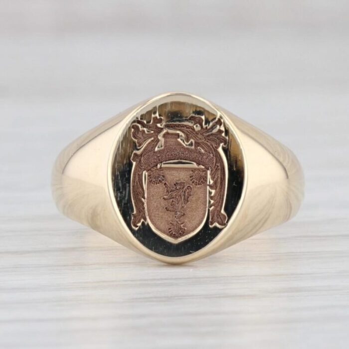 reynolds family crest signet ring 14k yellow gold wax seal coat of arms size 625 65 9437