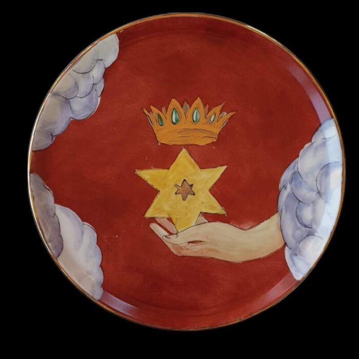 the crowned star serving plate by lithian ricci 1