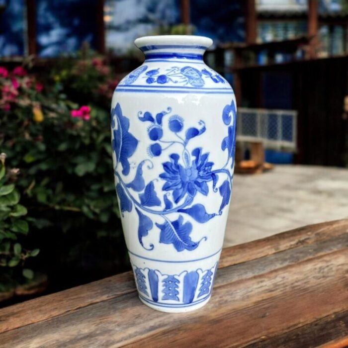 vintage blue white asian vase blue seal chop mark 6368