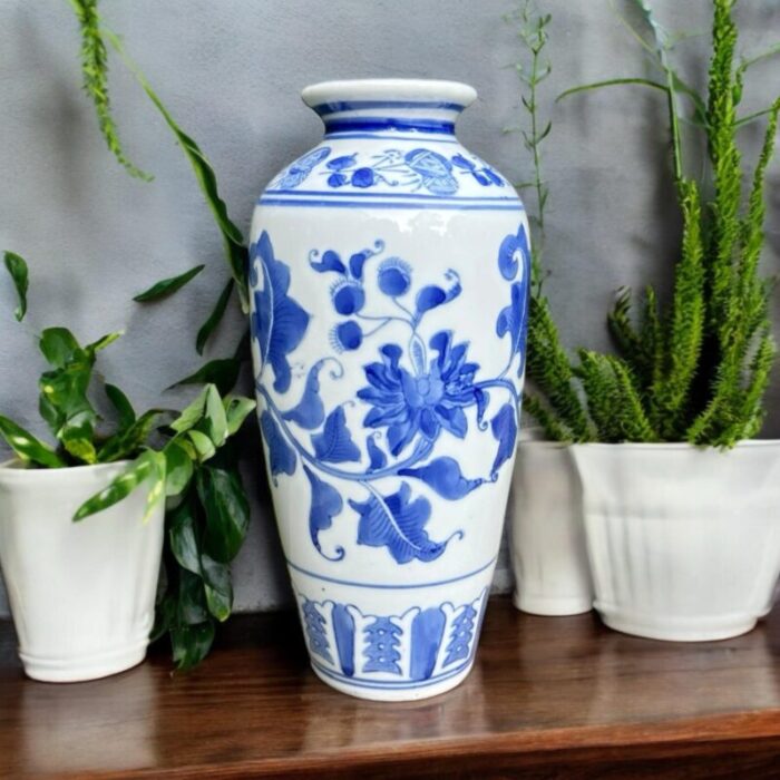 vintage blue white asian vase blue seal chop mark 6513