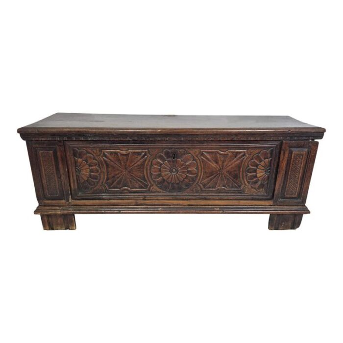 vintage wooden chest 1040